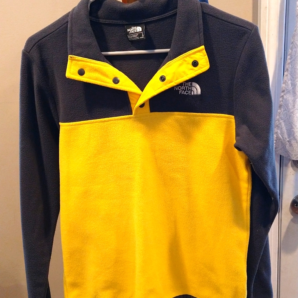 The north face boys size large fleece